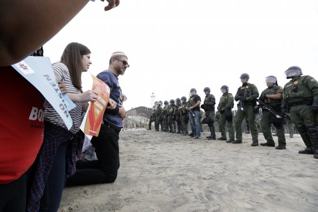 ABD'den San Diego sınırındaki protestoda 32 kişiye gözaltı
